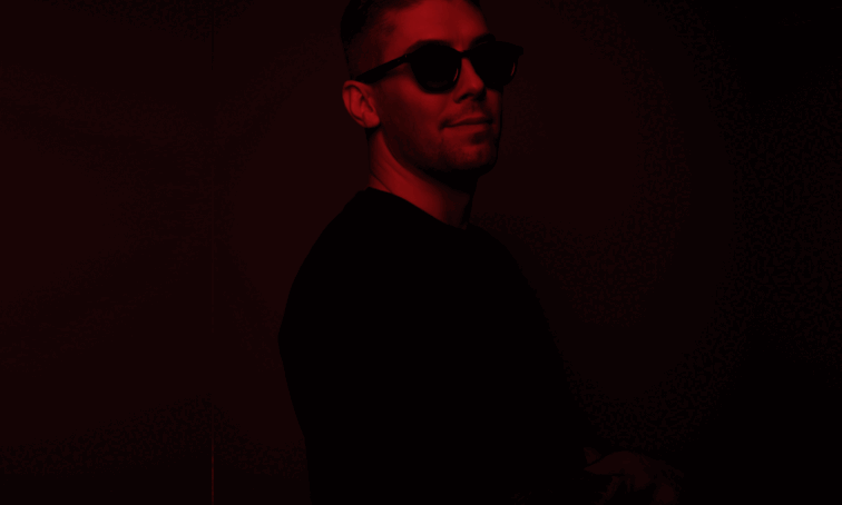 News-Banner-BlackCircle